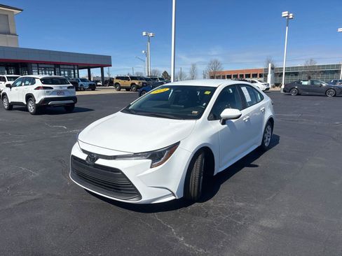 Used 2024 Toyota Corolla LE image 3