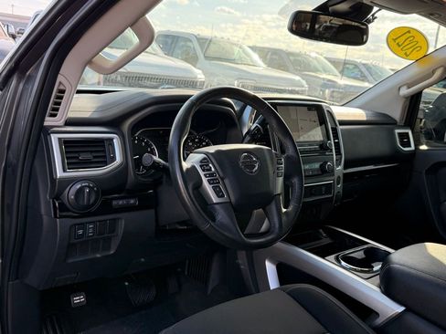 Used 2021 Nissan Titan SV w/ SV Convenience Package image 5