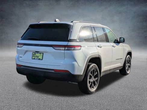 New 2026 Jeep Grand Cherokee Altitude AWD/4WD image 4