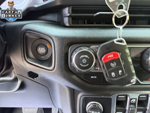 Used 2025 Jeep Gladiator Sport AWD/4WD image 30