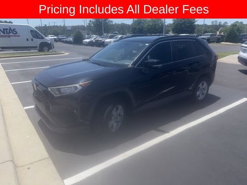 Used 2020 Toyota RAV4 XLE FWD image 1