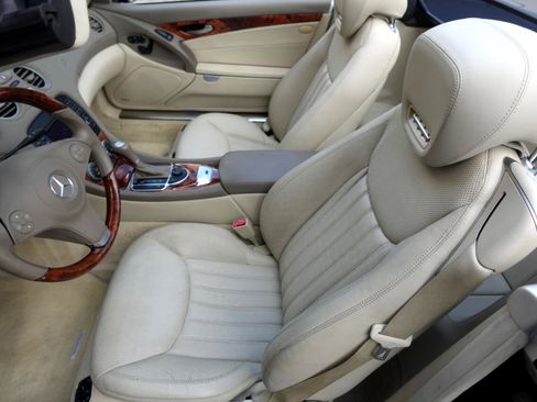 Used 2009 Mercedes-Benz SL 550 w/ Premium I Pkg image 11