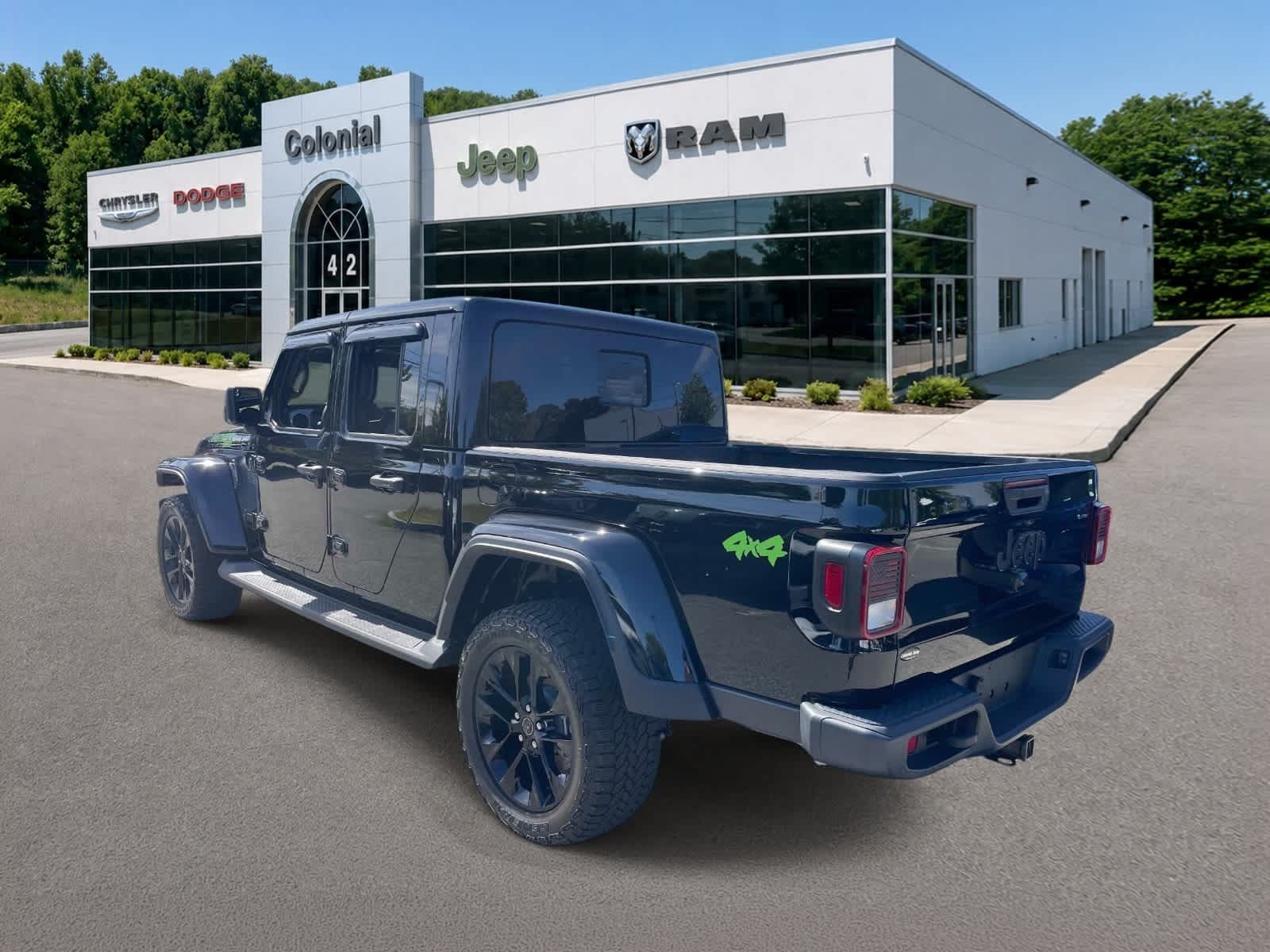 Used 2025 Jeep Gladiator Sport AWD/4WD image 3