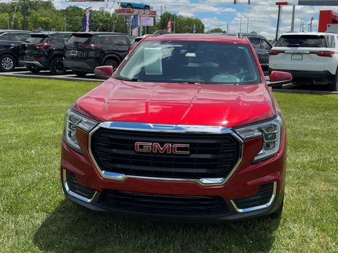Used 2022 GMC Terrain SLE w/ Driver Convenience Package FWD image 2