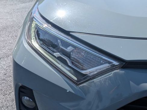 Used 2021 Toyota RAV4 XLE w/ Convenience Package AWD/4WD image 10