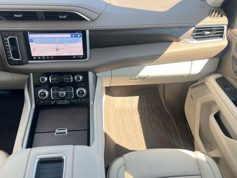 Used 2021 GMC Yukon Denali w/ Denali Premium Package image 27