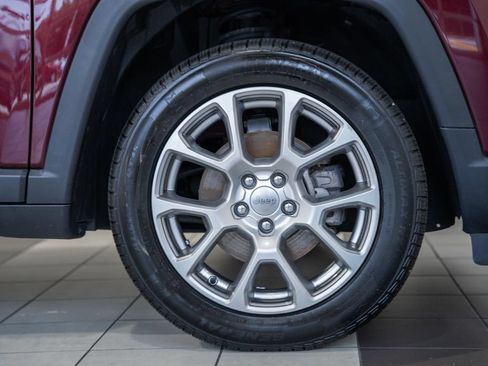 Certified 2022 Jeep Compass Latitude w/ Sun and Sound Group AWD/4WD image 17