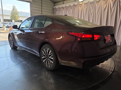 Used 2025 Nissan Altima 2.5 SV FWD image 7