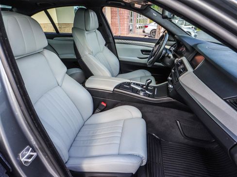 Used 2015 BMW M5 RWD image 42
