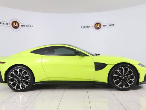 Used 2019 Aston Martin V8 Vantage Coupe RWD image 2