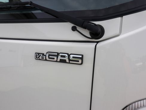 Used 2024 Isuzu NPR image 34