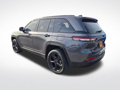 Used 2023 Jeep Grand Cherokee Altitude AWD/4WD image 8