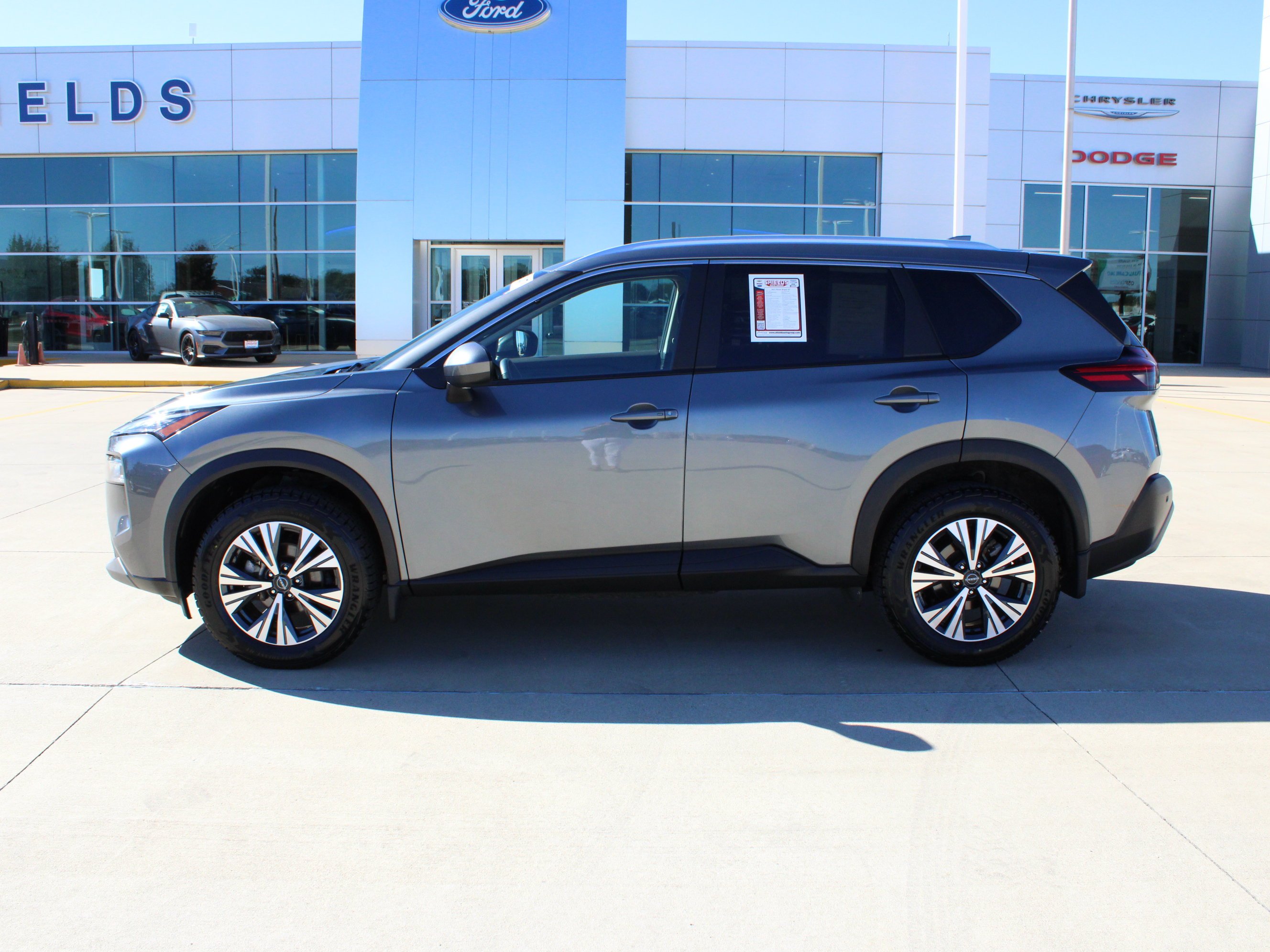 Used 2023 Nissan Rogue SV w/ SV Premium B Package AWD/4WD image 3