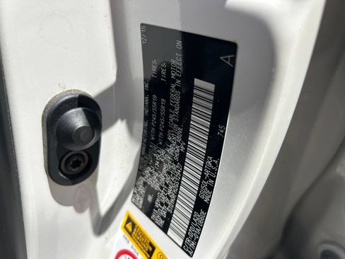 Used 2016 Toyota Highlander Limited FWD image 10