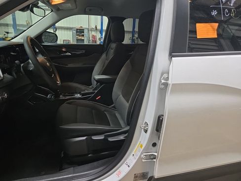 Used 2025 Chevrolet TrailBlazer LT AWD/4WD image 3