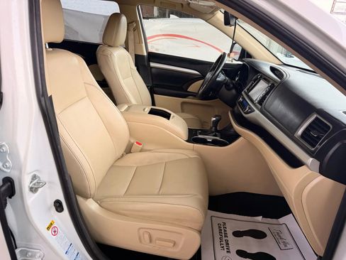 Used 2018 Toyota Highlander XLE image 23