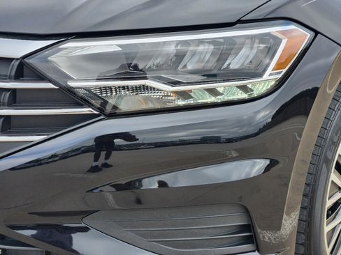 Used 2021 Volkswagen Jetta SE image 9