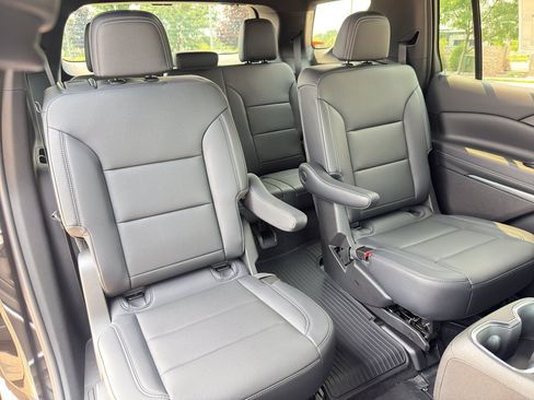 New 2026 Chevrolet Traverse LT w/ Driver Confidence Package FWD image 38