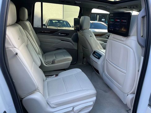 Used 2023 Cadillac Escalade ESV Premium Luxury Platinum image 9