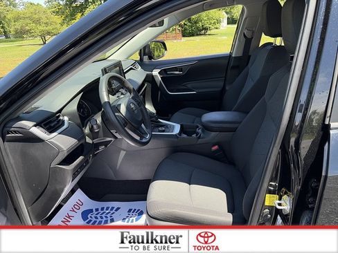 Used 2021 Toyota RAV4 XLE w/ XLE Grade Weather Package AWD/4WD image 17