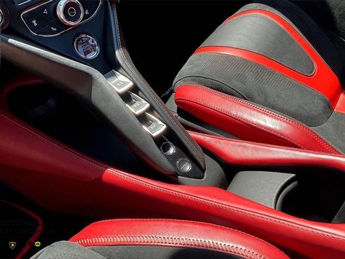 Used 2018 McLaren 720S Performance image 16