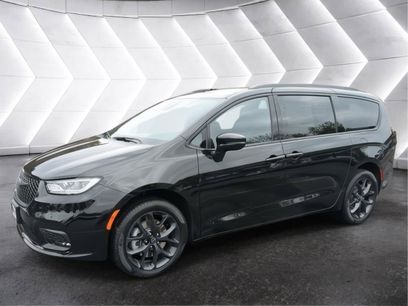 New 2026 Chrysler Pacifica Select w/ S Appearance Package