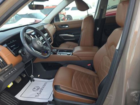 Used 2024 Nissan Pathfinder Platinum AWD/4WD image 5