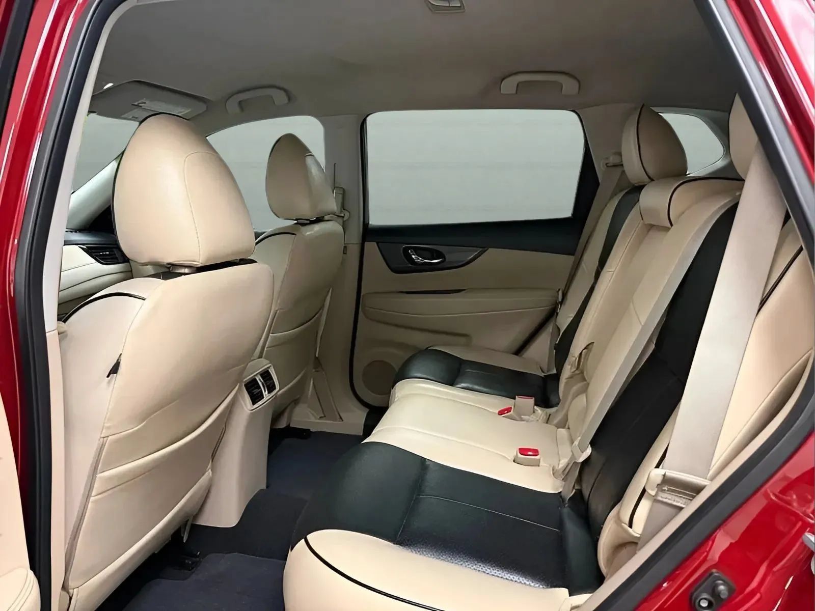 Used 2018 Nissan Rogue SV w/ Premium Package FWD image 11
