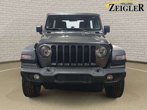 Used 2018 Jeep Wrangler Unlimited Sport AWD/4WD image 2