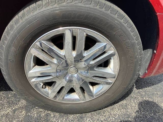 Used 2009 Chrysler Town & Country Limited w/ Entertainment Group #3 FWD image 29