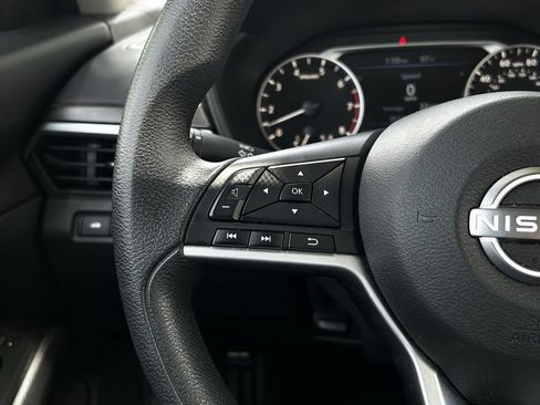 Used 2024 Nissan Altima 2.5 SV FWD image 15