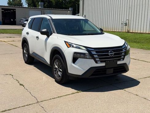Used 2024 Nissan Rogue S AWD/4WD image 1