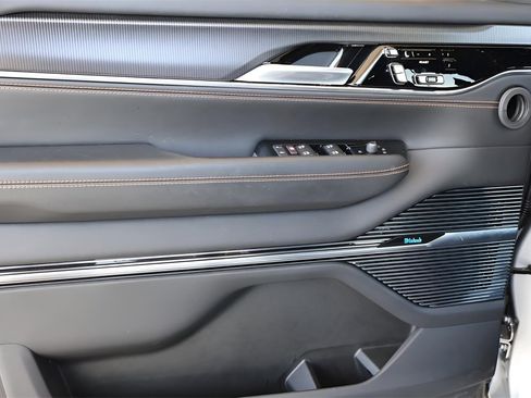 Used 2023 Jeep Grand Wagoneer Series III w/ Quick Order Packagew 28T image 11