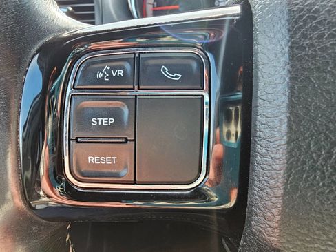 Used 2018 Dodge Grand Caravan SE image 18