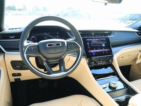 New 2025 Jeep Grand Cherokee Limited image 2