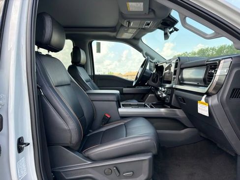 New 2026 Ford F250 Lariat w/ Black Appearance Package AWD/4WD image 9