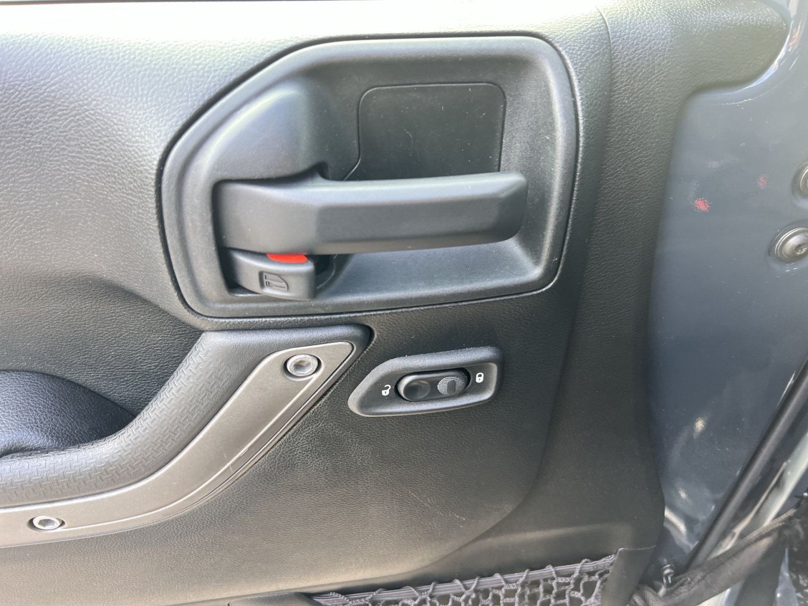 Used 2018 Jeep Wrangler Sport AWD/4WD image 14