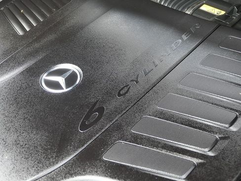 Used 2025 Mercedes-Benz GLS 450 4MATIC image 29
