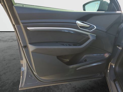 Used 2024 Audi Q8 e-tron Premium Plus w/ Premium Plus Package image 20