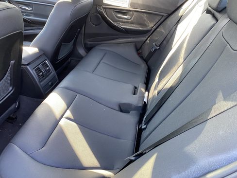 Used 2018 BMW 320i Sedan RWD image 17