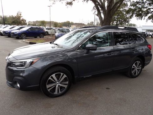 Used 2018 Subaru Outback 2.5i Limited image 3