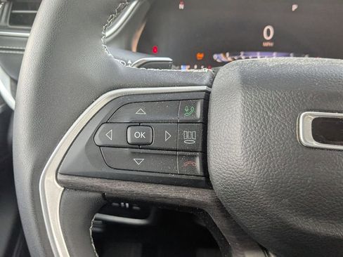 Used 2023 Jeep Grand Cherokee Limited w/ Black Appearance Package image 18