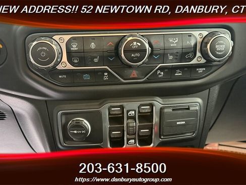 Used 2021 Jeep Wrangler Unlimited Sahara w/ Cold Weather Group AWD/4WD image 26