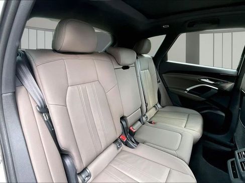 Used 2025 Audi Q5 Premium w/ Convenience Package AWD/4WD image 25