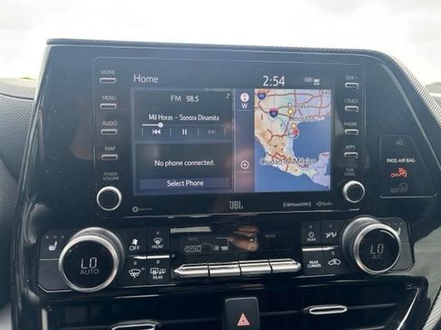 Used 2022 Toyota Highlander XSE FWD image 11