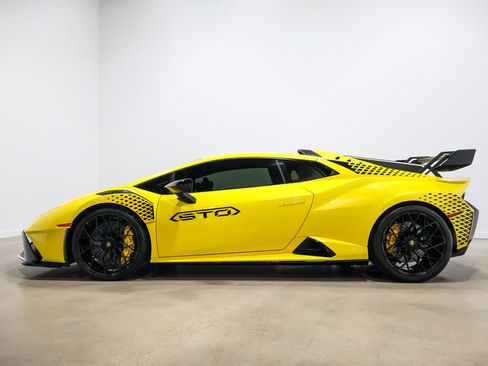 Used 2022 Lamborghini Huracan STO image 13