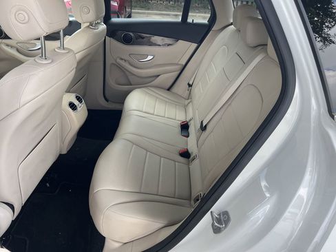 Used 2020 Mercedes-Benz GLC 300 image 9