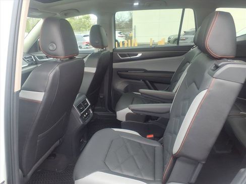 New 2026 Volkswagen Atlas Peak Edition image 9