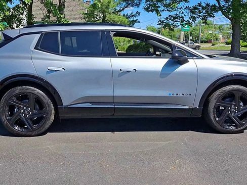 New 2025 Chevrolet Equinox EV RS w/ Convenience Package II image 9