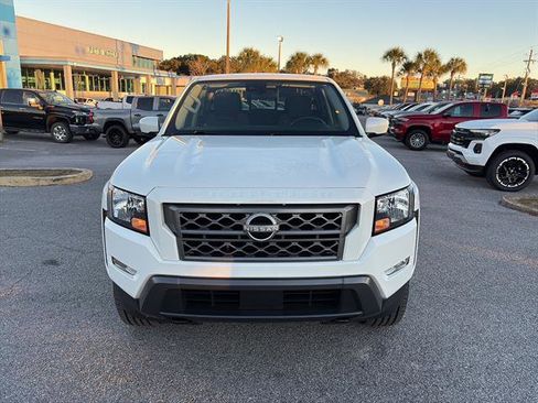 Used 2024 Nissan Frontier SV w/ SV Convenience Package image 2